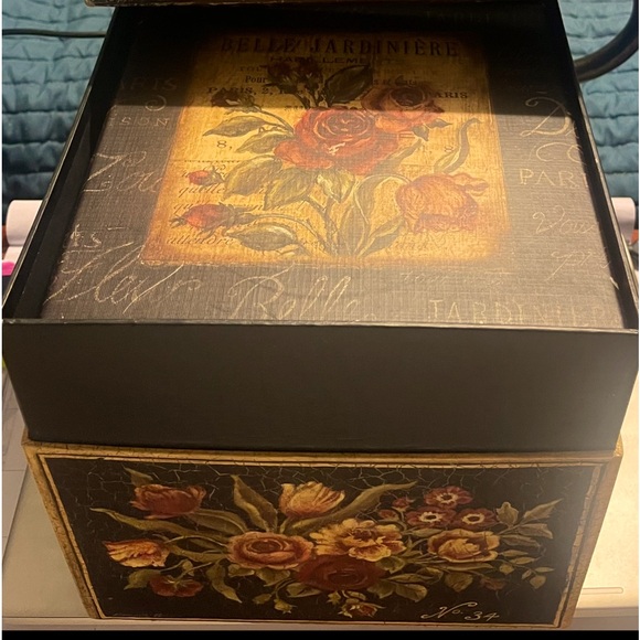 Five piece box set. Decorative or for storage. Total five boxes fit within each.
